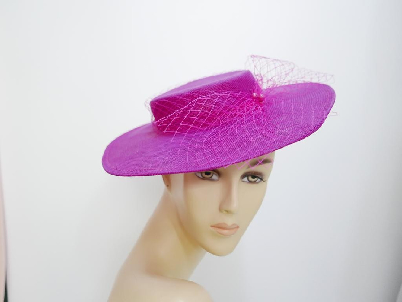 Fuksja kanotier z lnu z woalką