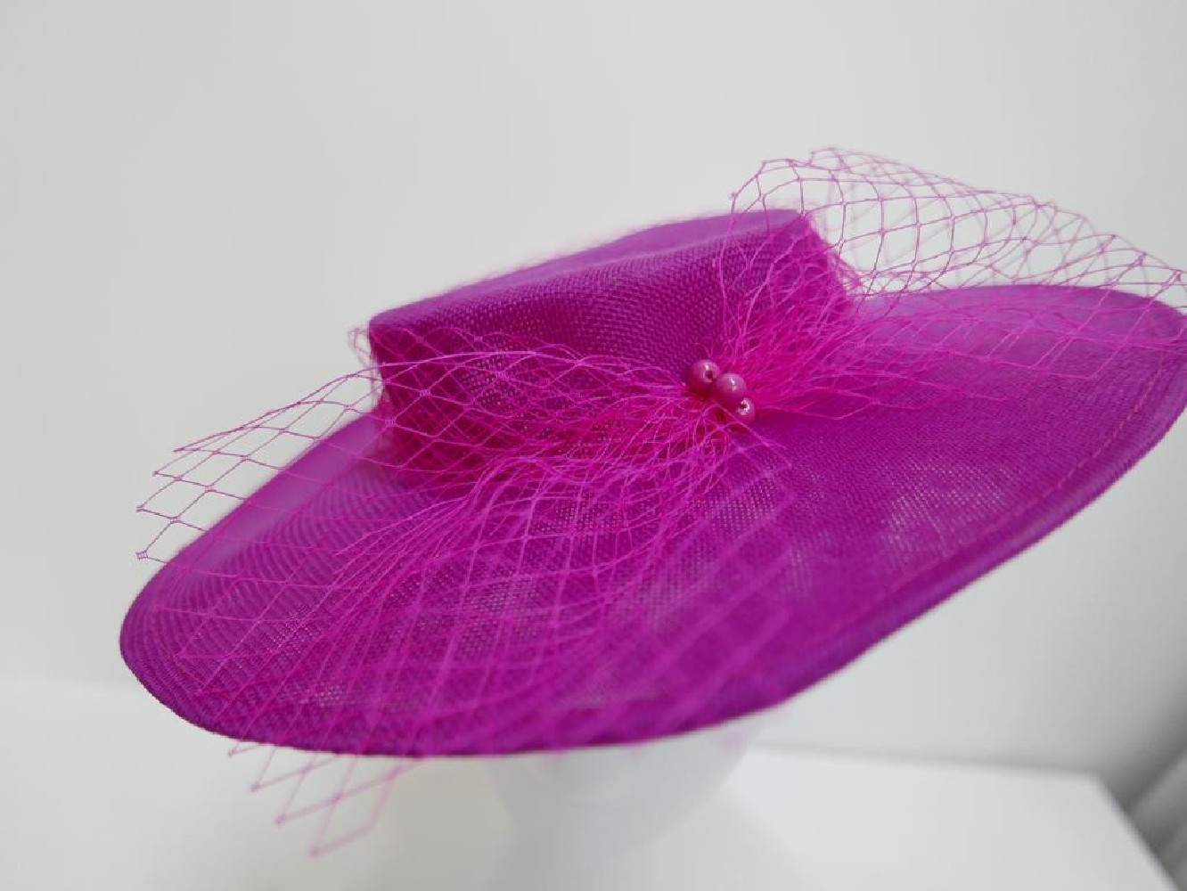 Fuksja kanotier z lnu z woalką