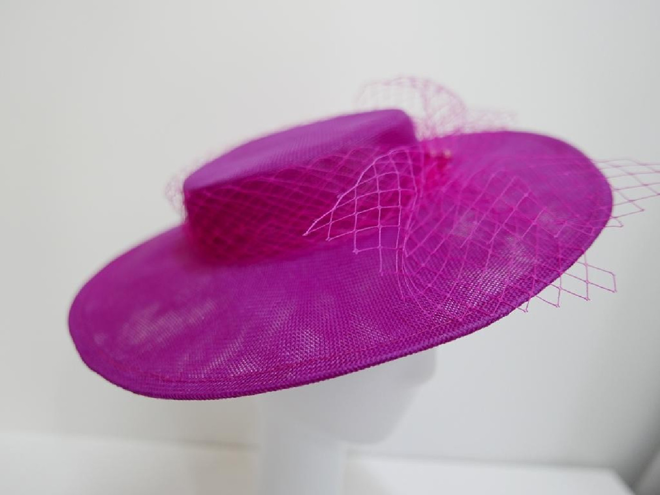 Fuksja kanotier z lnu z woalką