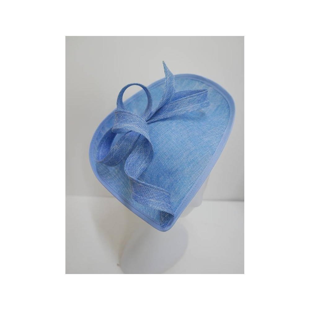 Błękitny kapelusz koktajlowy z lnu