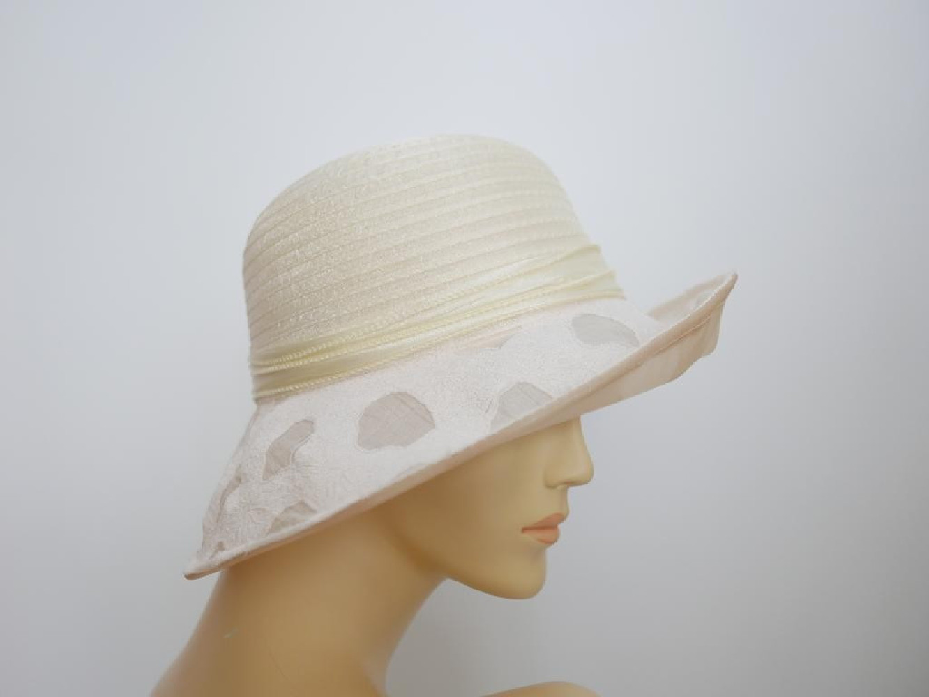 Kremowy letni kapelusz tkanina do 57 cm