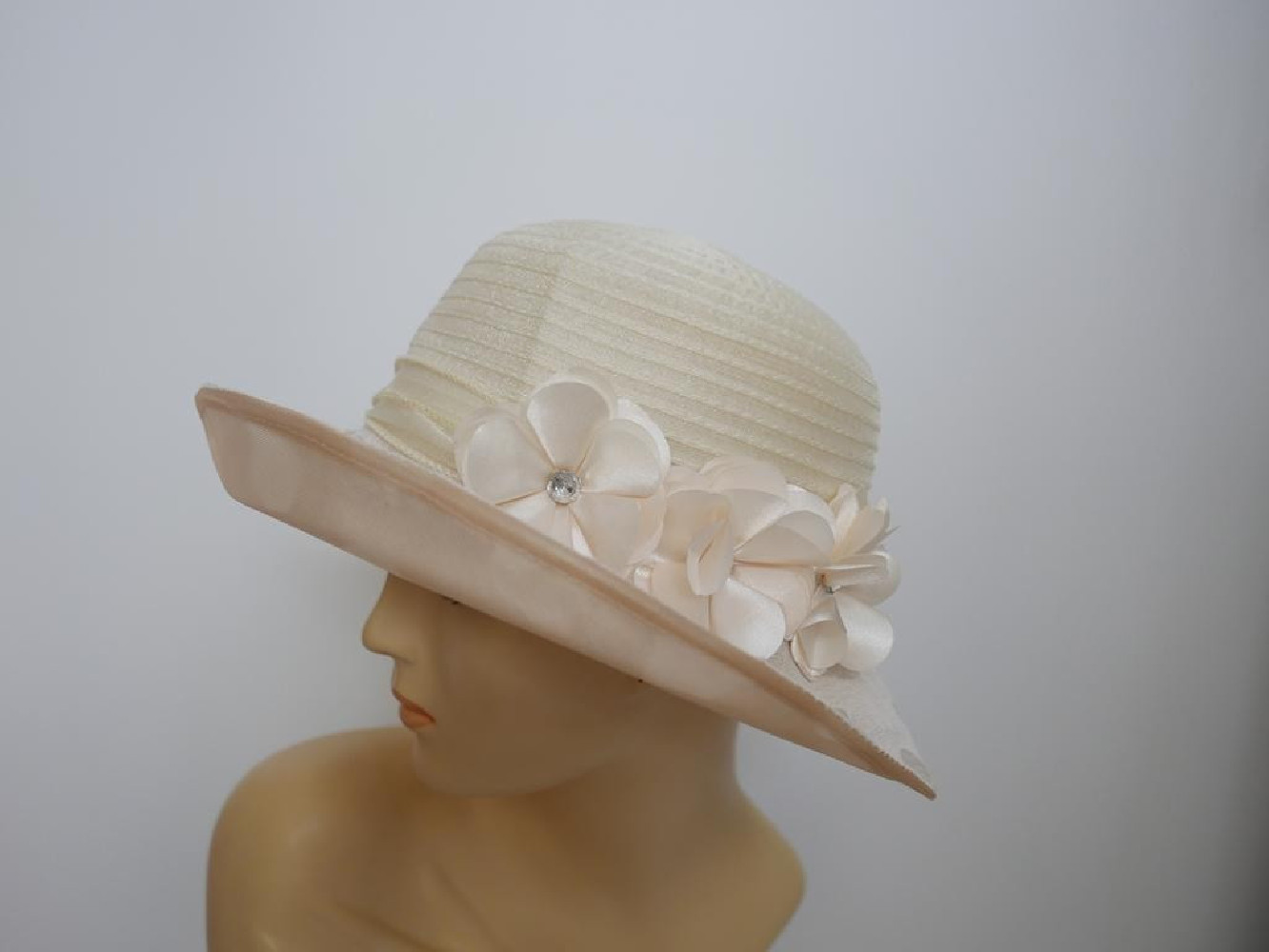 Kremowy letni kapelusz tkanina do 57 cm