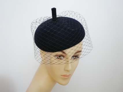 Orion czarny mini beret filcowy z woalką