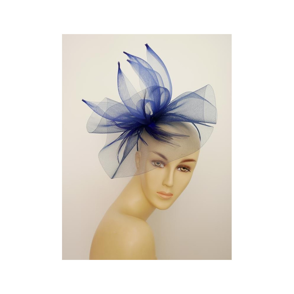 Granatowy fascynator z crin i piórami na przepasce