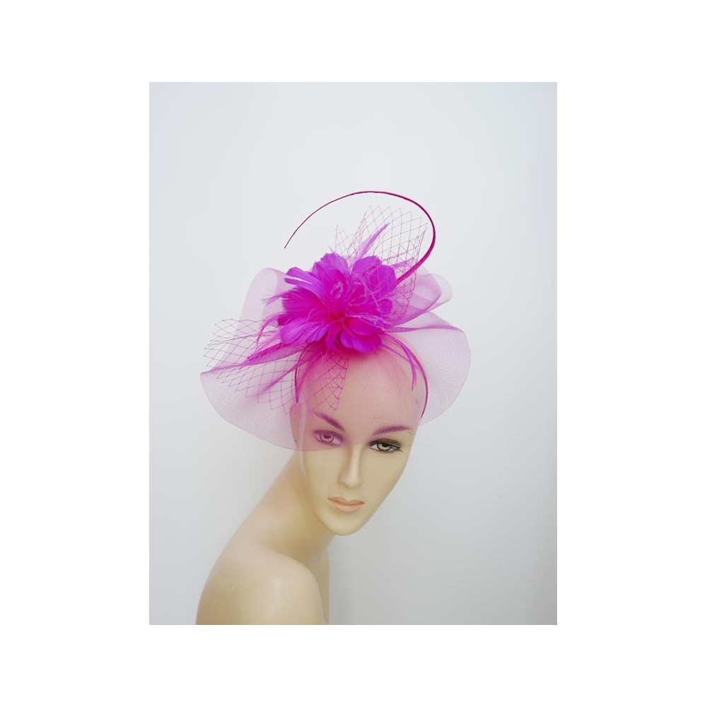 Fuksja fascynator z crin i piórami na przepasce