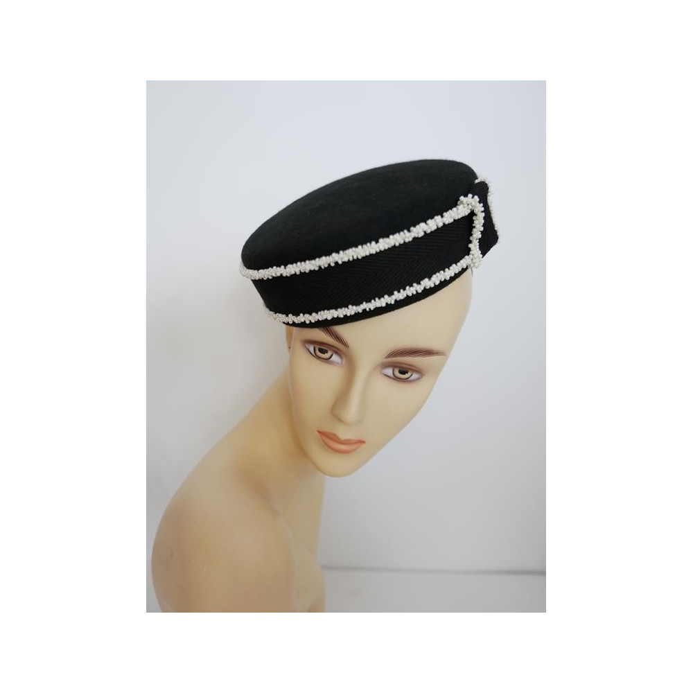 Pastylka -czarny z bielą toczek filcowy