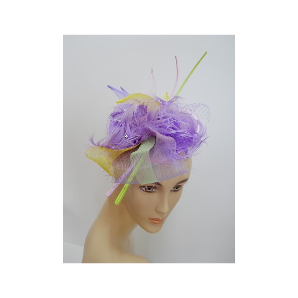 Lawendowo zółty kapelusik koktajlowy z piórami na przepasce