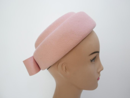 Inez różowy toczek filcowy z kokardą