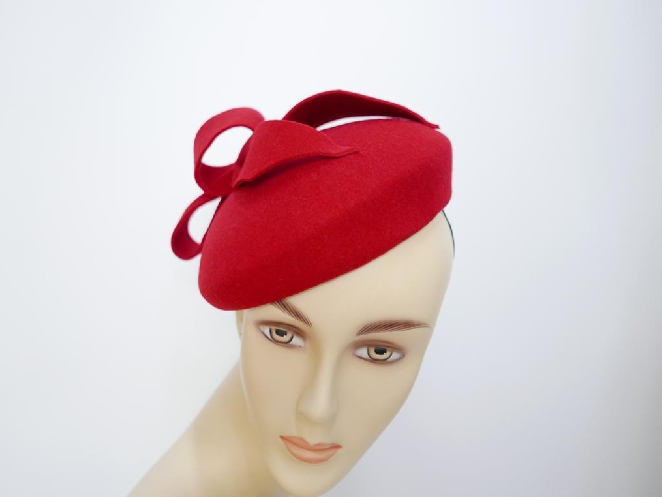 Saturnia czerwony mini beret filcowy