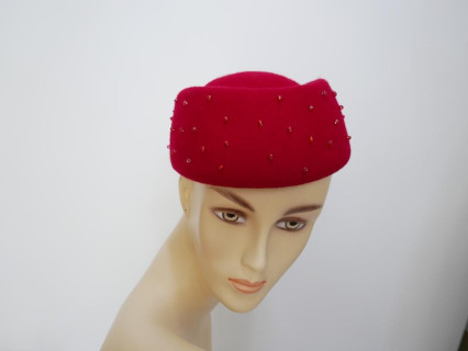 Tallina bczerwony toczek filcowy 54-57 cm