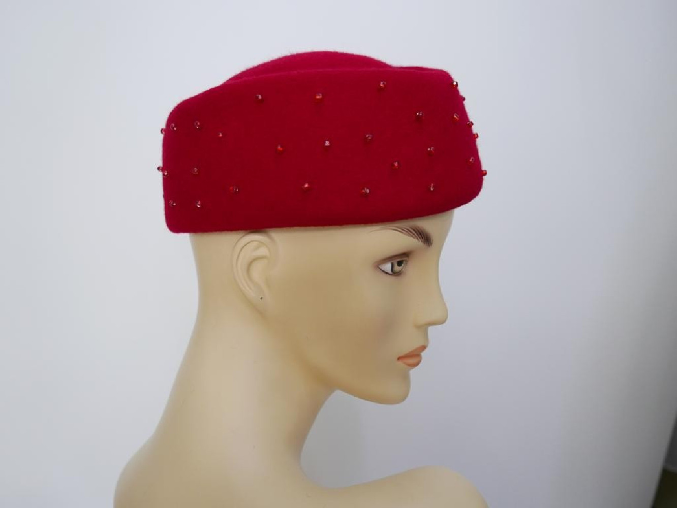 Tallina bczerwony toczek filcowy 54-57 cm