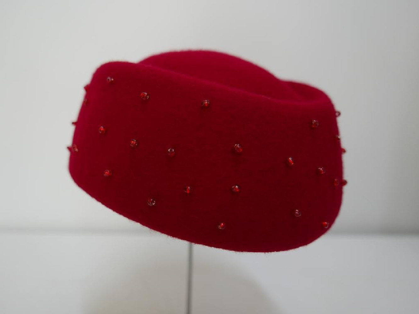 Tallina bczerwony toczek filcowy 54-57 cm