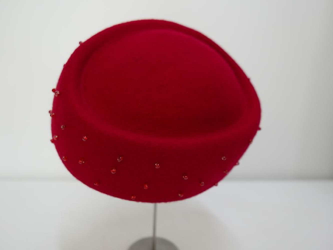 Tallina bczerwony toczek filcowy 54-57 cm