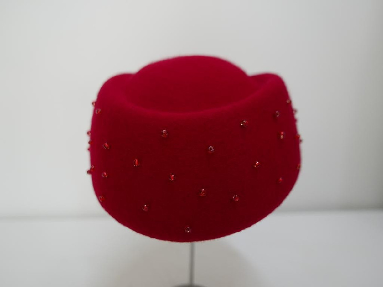 Tallina bczerwony toczek filcowy 54-57 cm