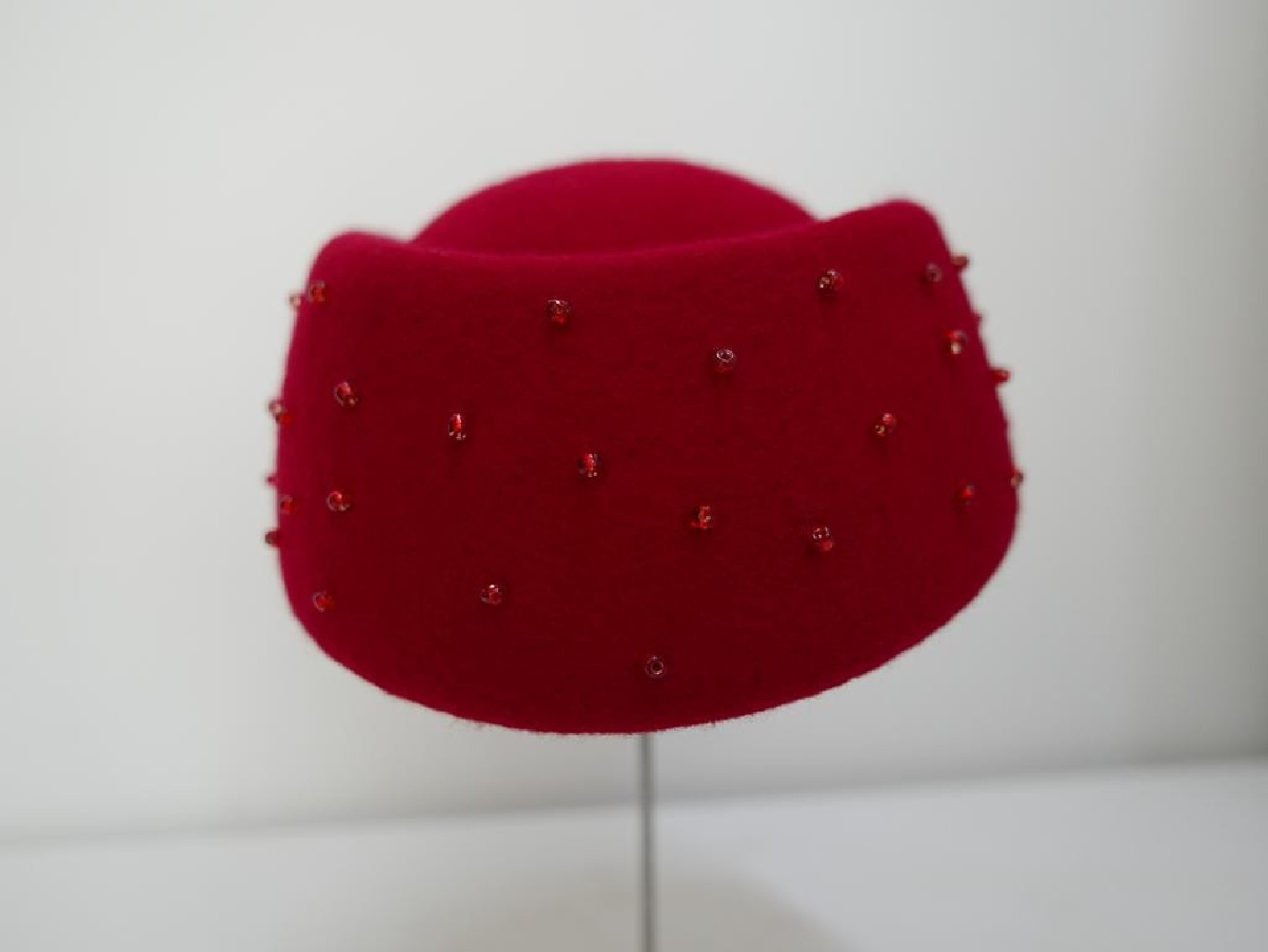 Tallina bczerwony toczek filcowy 54-57 cm