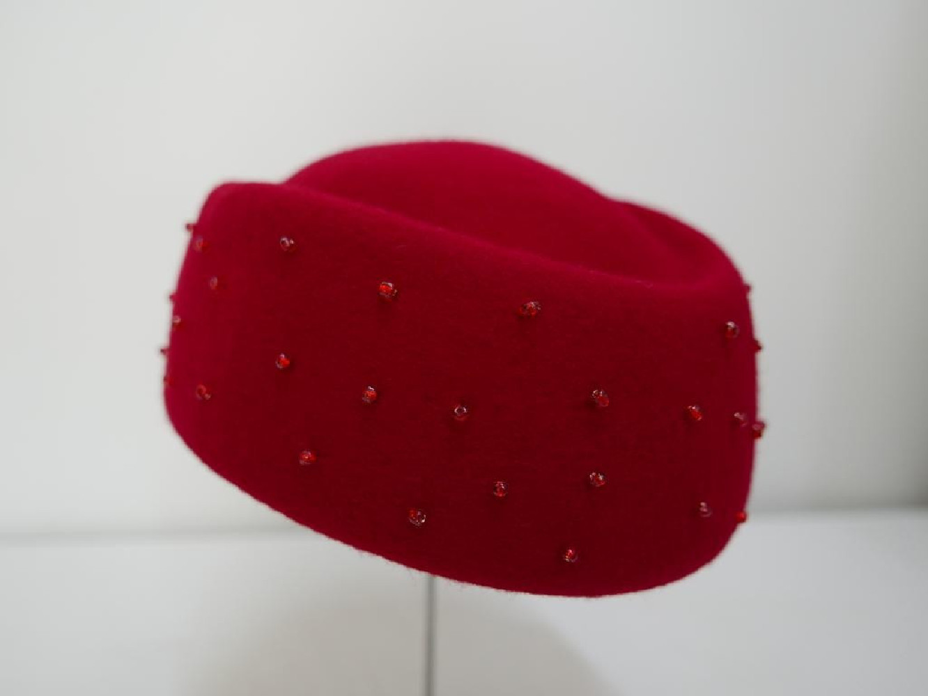 Tallina bczerwony toczek filcowy 54-57 cm