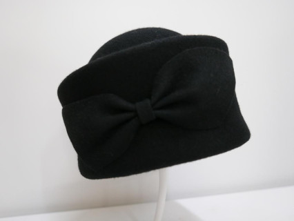 Ludmiła - wysoki czarny toczek filcowy 55-58 cm