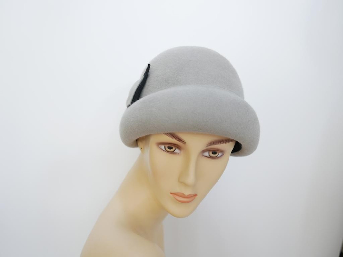 Pollina- szary welur kapeluszo toczek Vintage 54-57 cm