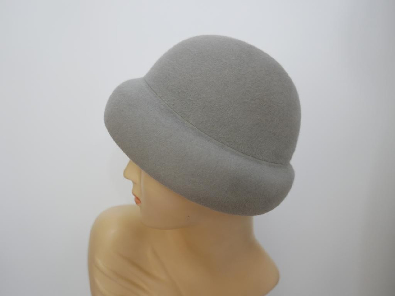 Pollina- szary welur kapeluszo toczek Vintage 54-57 cm