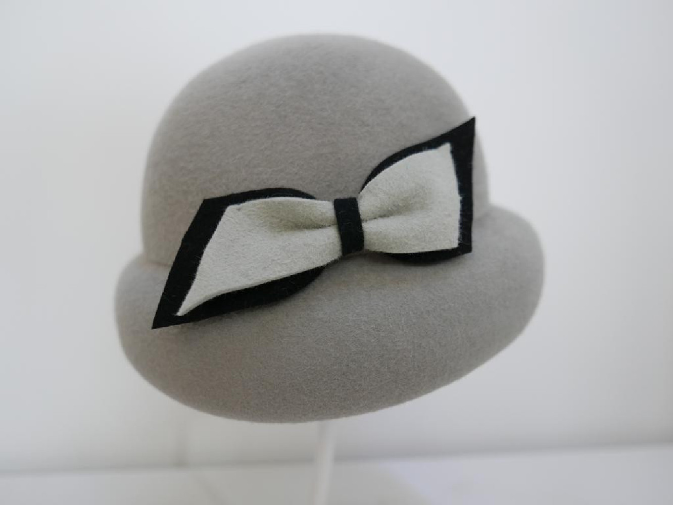 Pollina- szary welur kapeluszo toczek Vintage 54-57 cm