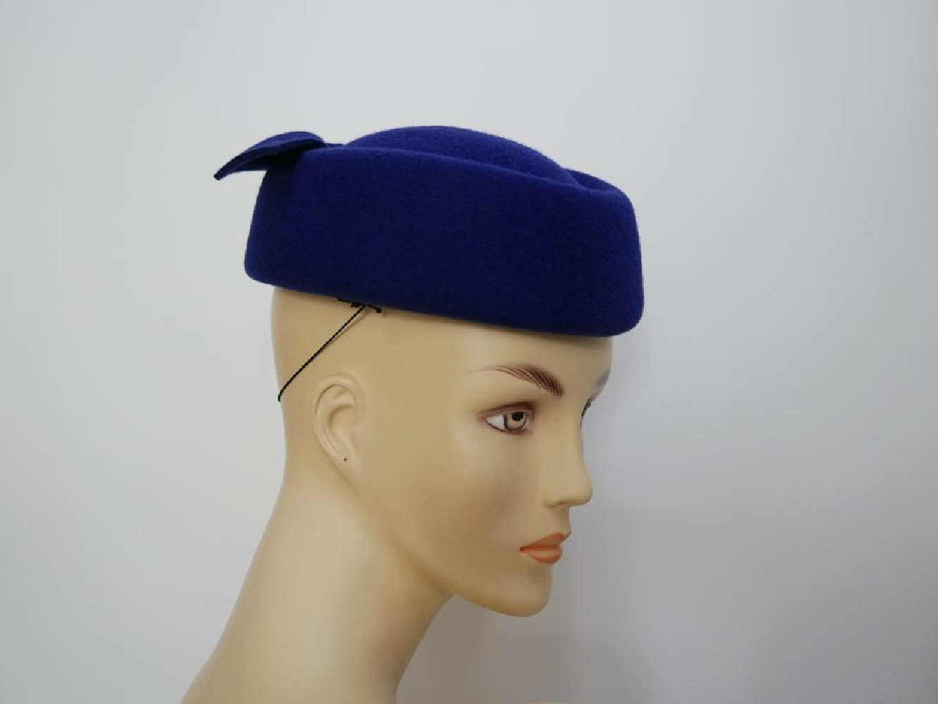 Tatiana royal blue toczek w kształcie furażerki