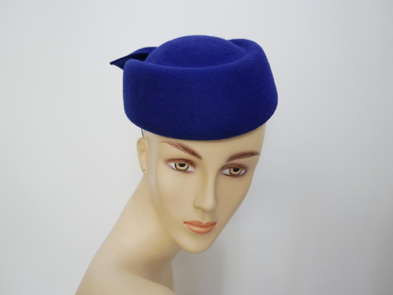 Tatiana royal blue toczek w kształcie furażerki