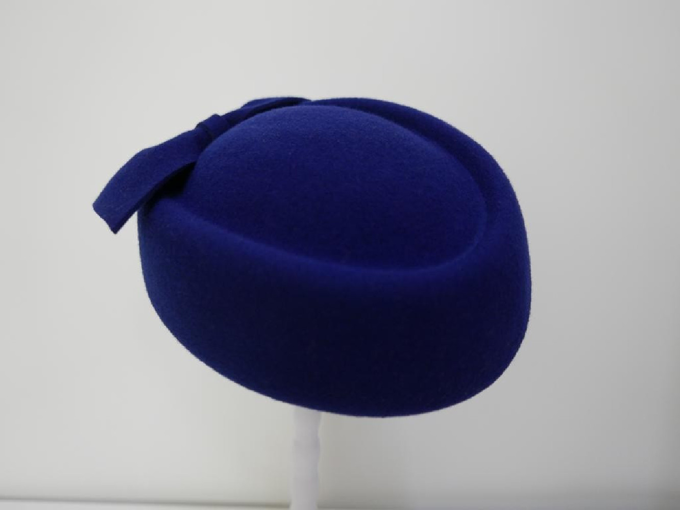 Tatiana royal blue toczek w kształcie furażerki