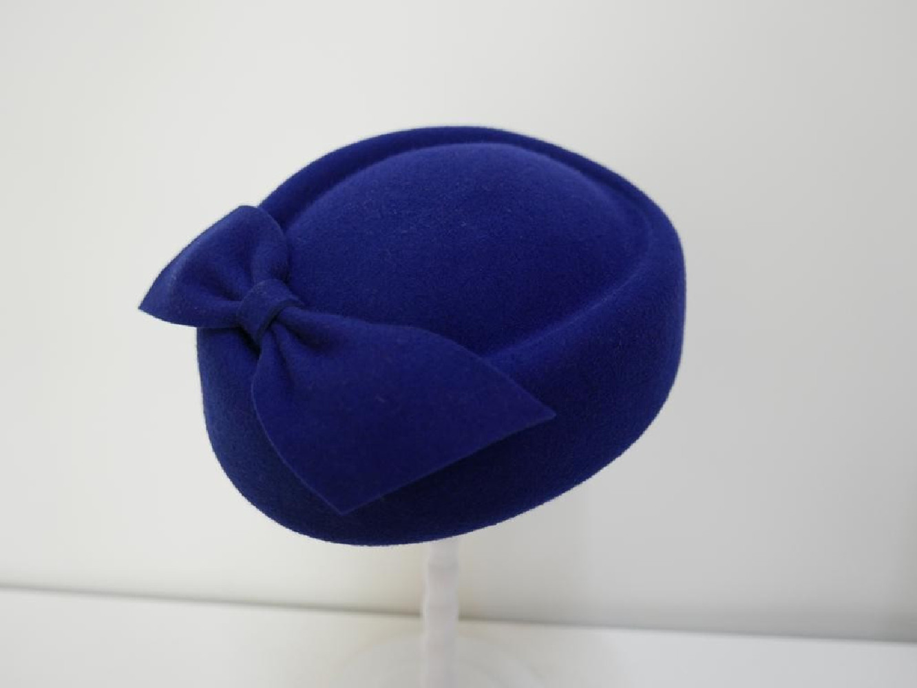 Tatiana royal blue toczek w kształcie furażerki