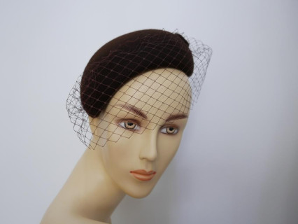 Ivanka 1 brązowy midi toczek z woalką