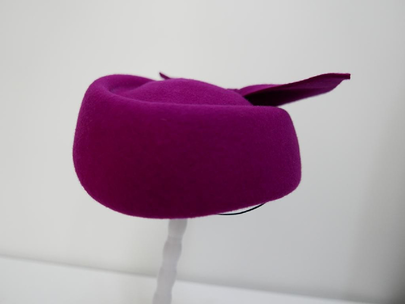 Tonya fuksja toczek filcowy