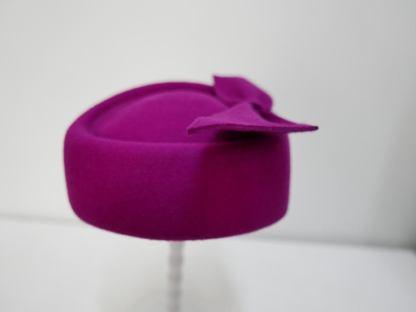 Tonya fuksja toczek filcowy