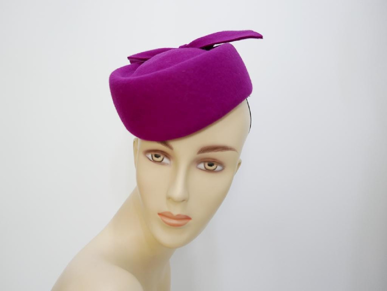 Tonya fuksja toczek filcowy