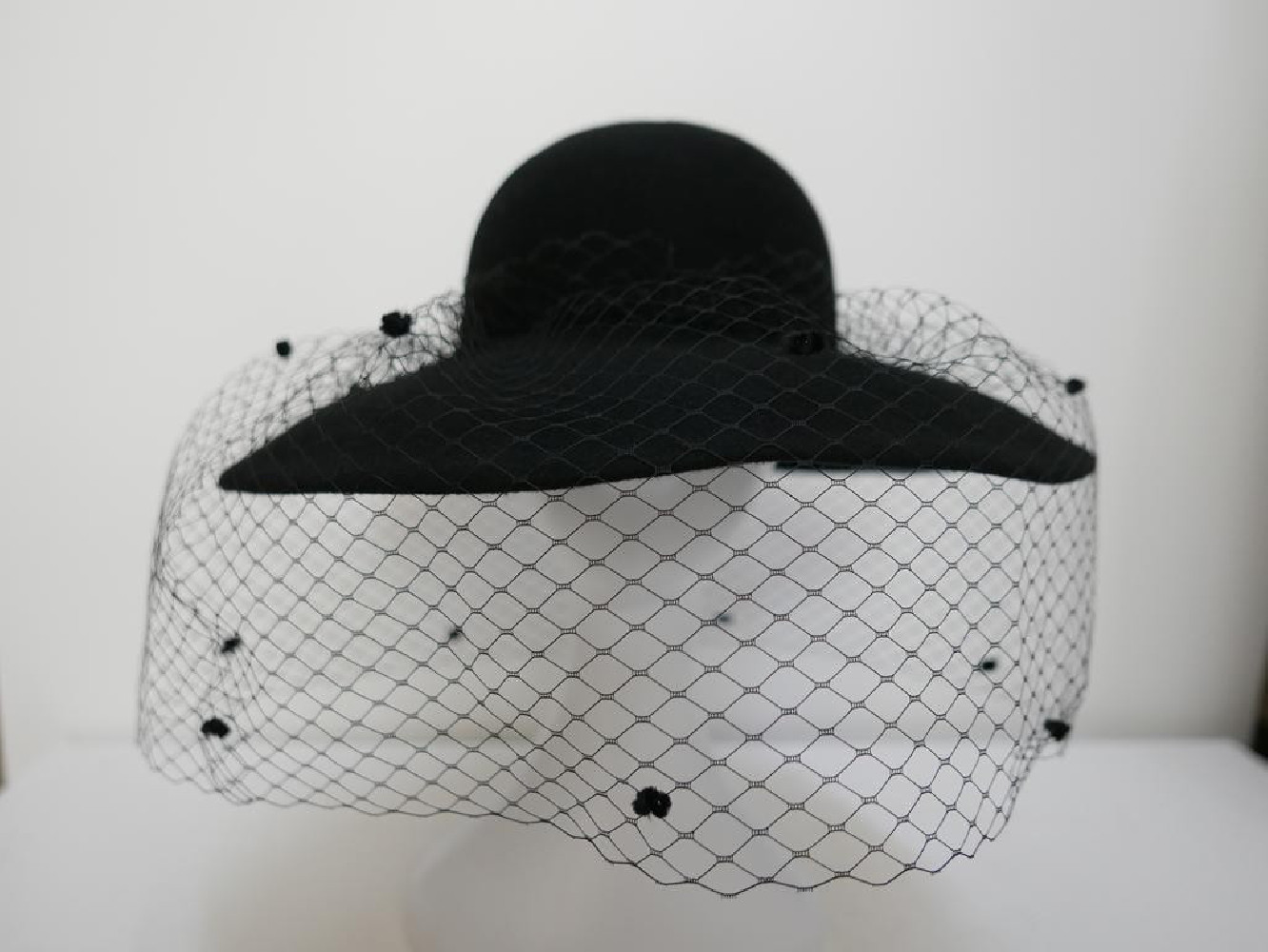 Wenecja czarny kapelusz z dużym rondem i woalką-55-57 cm