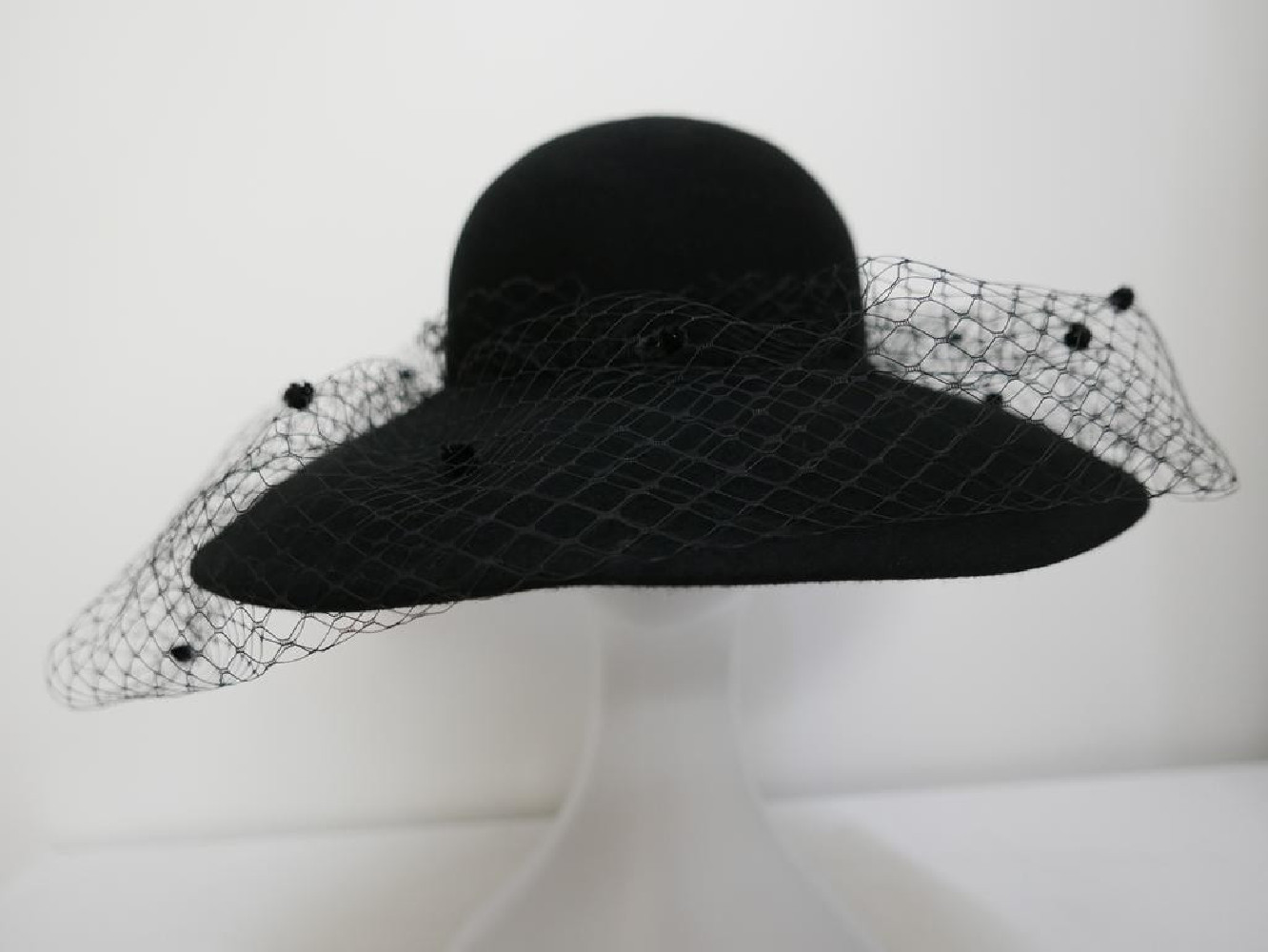 Wenecja czarny kapelusz z dużym rondem i woalką-55-57 cm