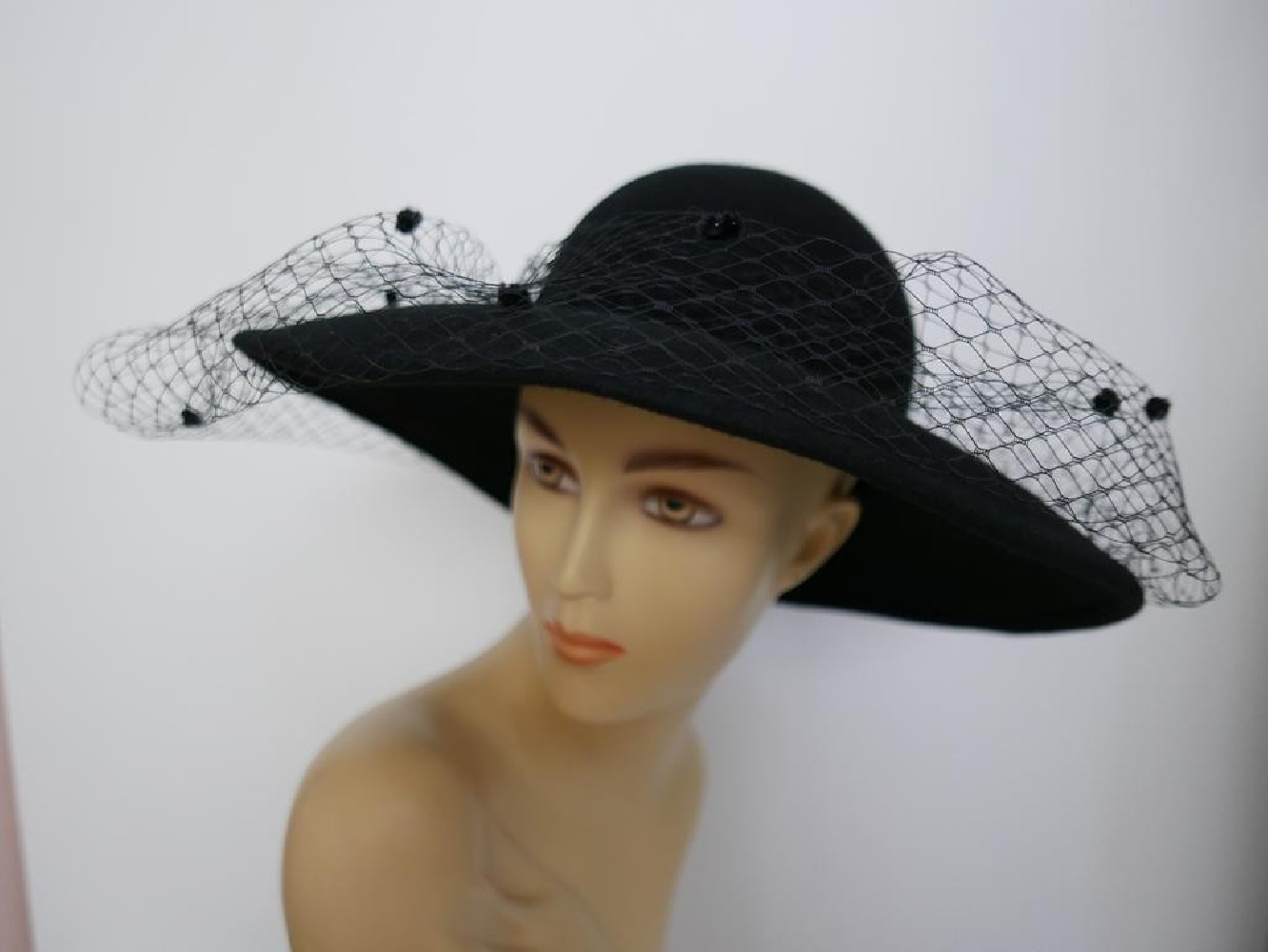 Wenecja czarny kapelusz z dużym rondem i woalką-55-57 cm