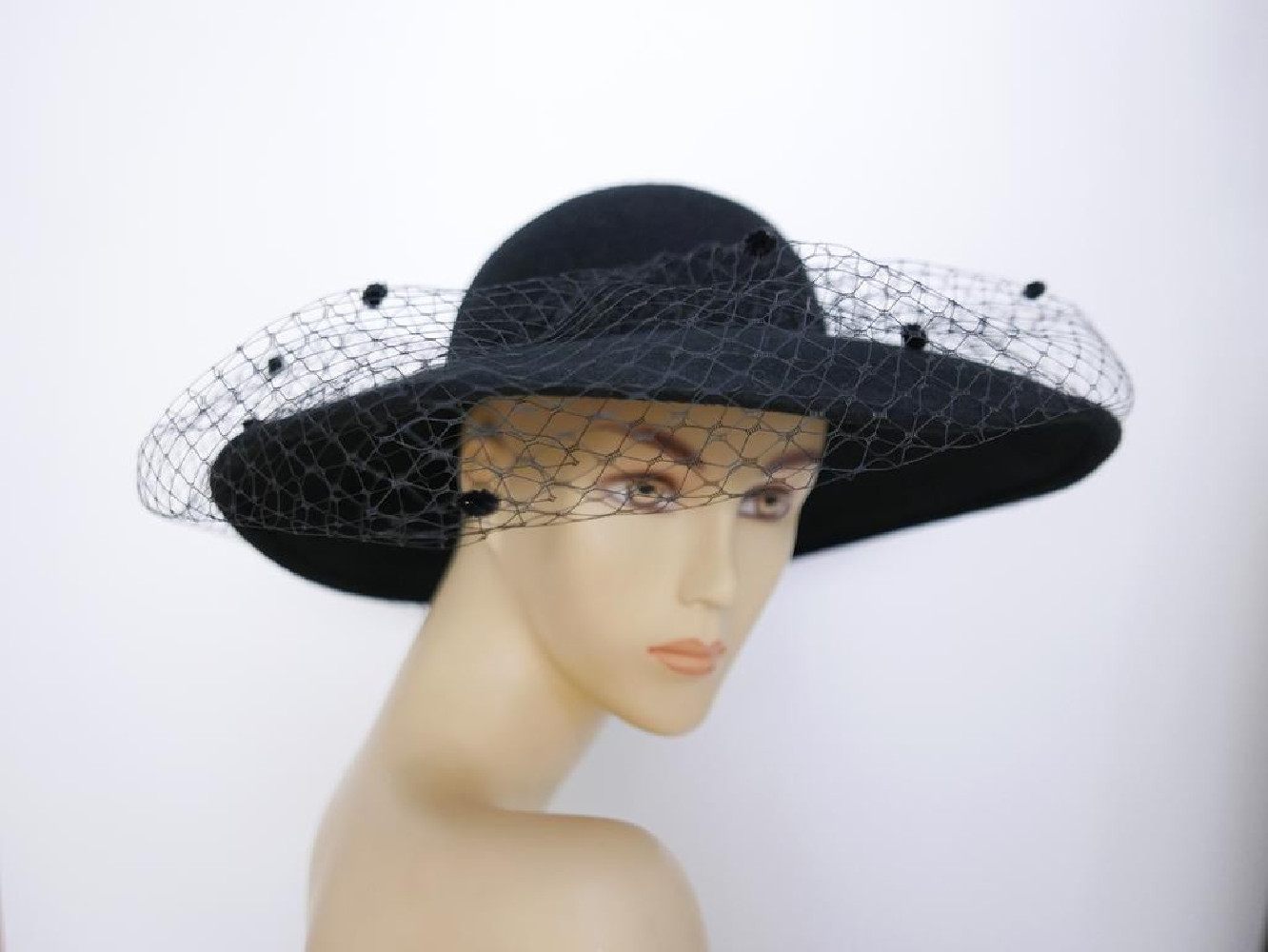 Wenecja czarny kapelusz z dużym rondem i woalką-55-57 cm