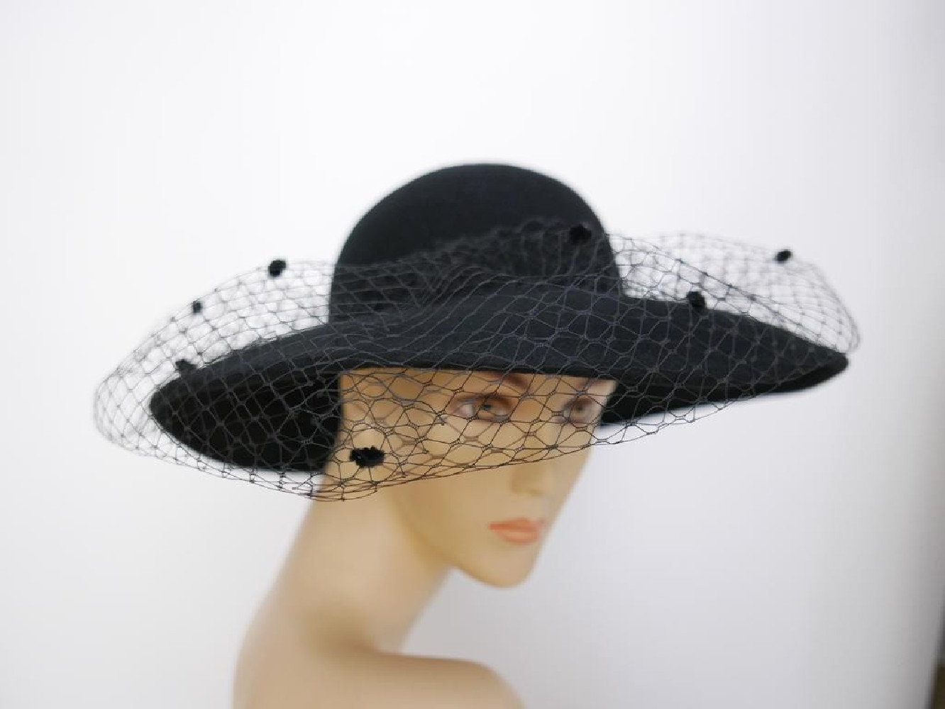 Wenecja czarny kapelusz z dużym rondem i woalką-55-57 cm