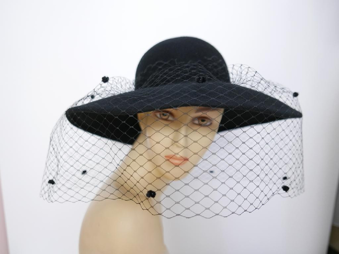 Wenecja czarny kapelusz z dużym rondem i woalką-55-57 cm