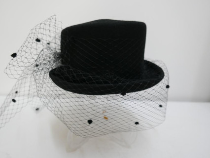 Charlotta damski cylinder z woalką czarny kapelusz filcowy 55-58 cm