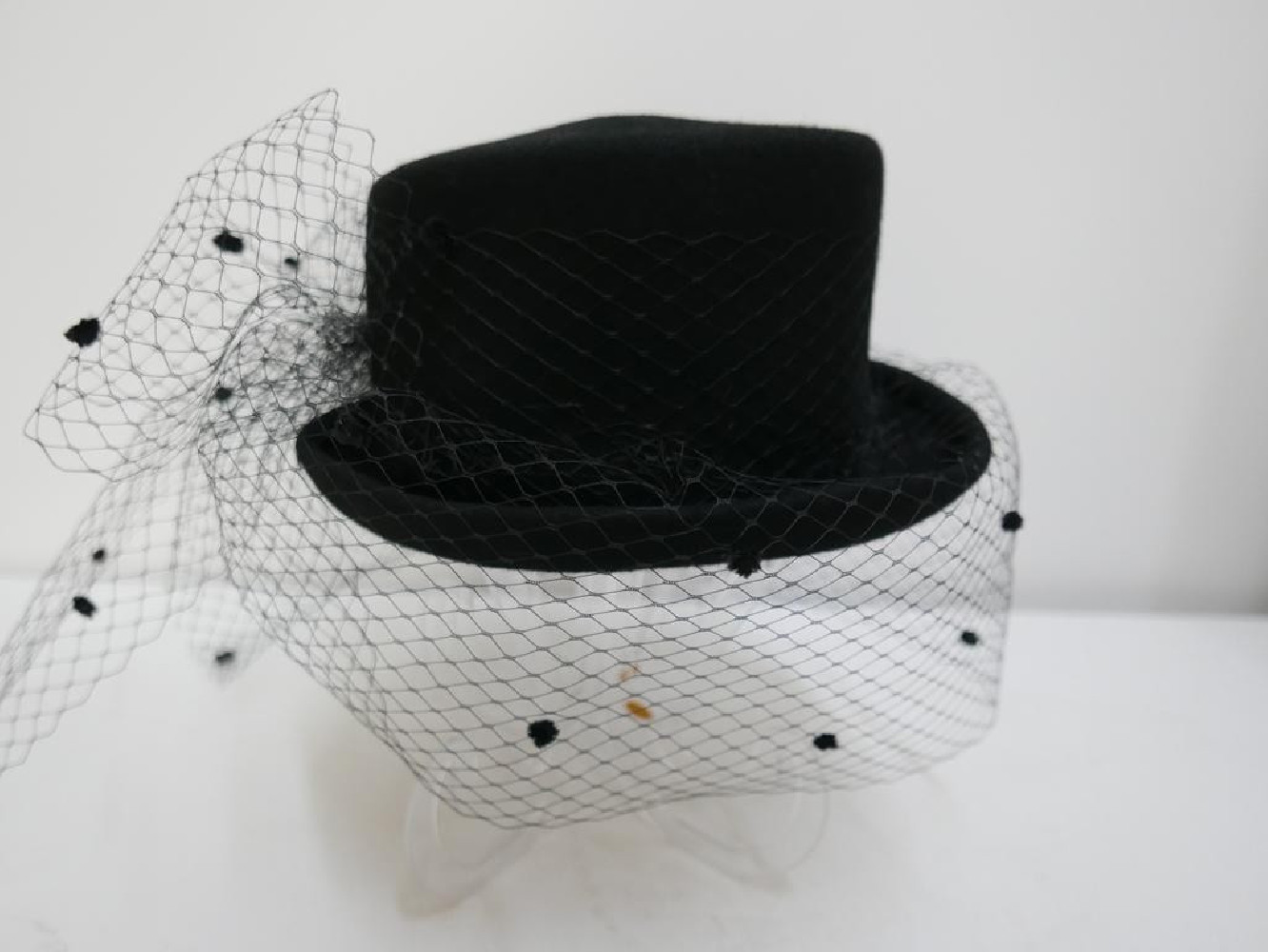 Charlotta damski cylinder z woalką czarny kapelusz filcowy 55-58 cm