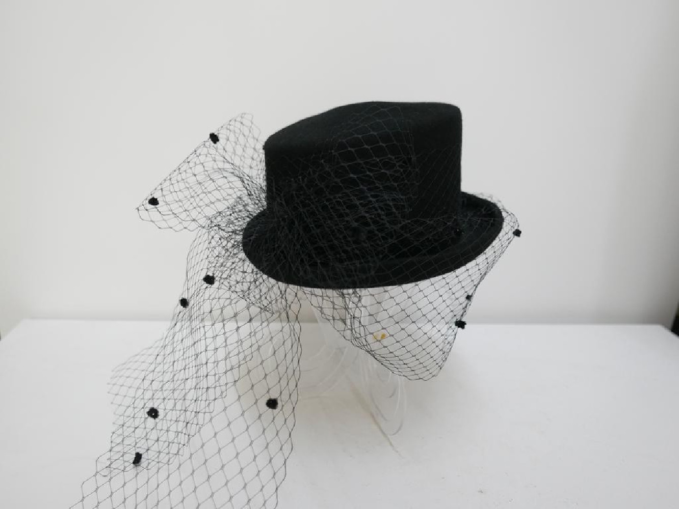 Charlotta damski cylinder z woalką czarny kapelusz filcowy 55-58 cm