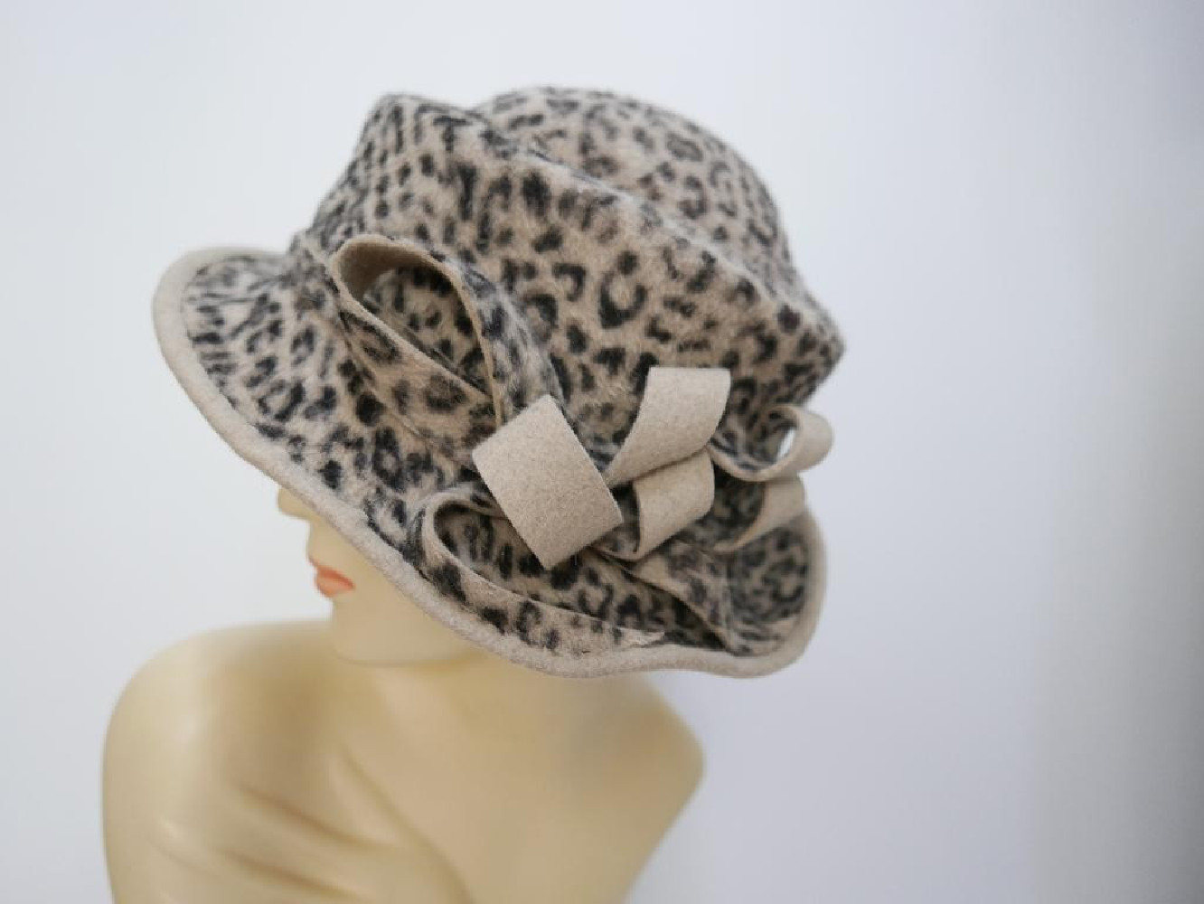 Sabina panterka fantazyjny kapelusz pilśń włosowa 57-59 cm