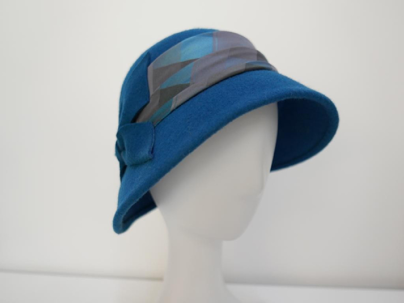 Aria turkusowy niebieski kapelusz klosz filcowy 55-57 cm