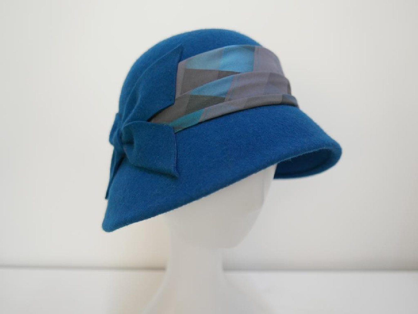 Aria turkusowy niebieski kapelusz klosz filcowy 55-57 cm
