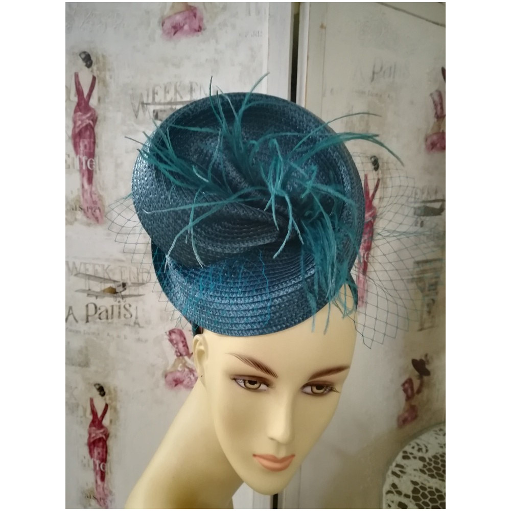Morska zieleń letni toczek fascynator z woalką