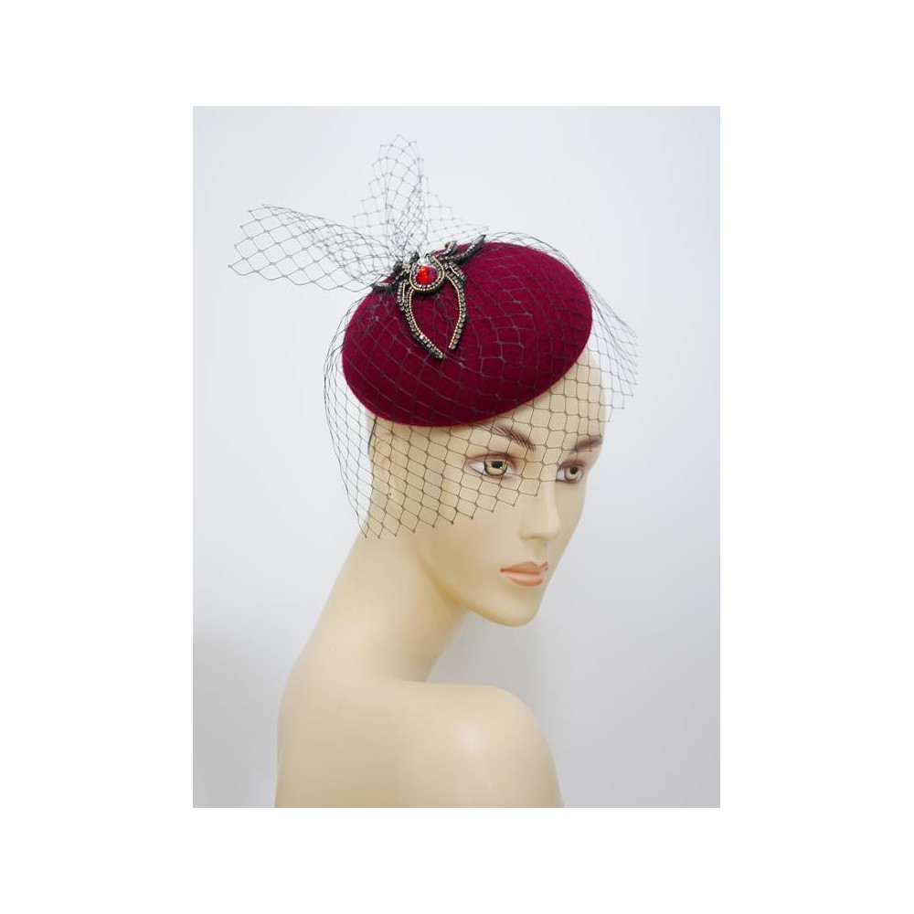 Magie- wiśniowy mini toczek z pająkiem i woalką- fascynator