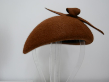 Ivanka 2  jasny brąz midi toczek filcowy