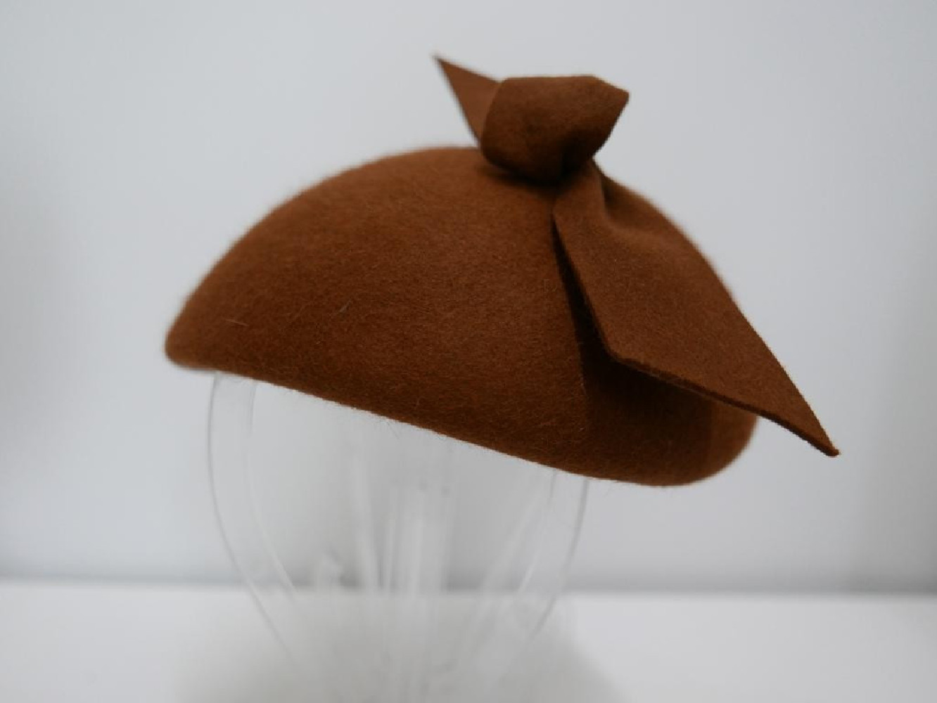 Ivanka 2  jasny brąz midi toczek filcowy