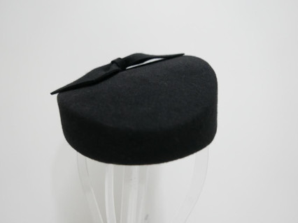 Dita - czarny toczek filcowy