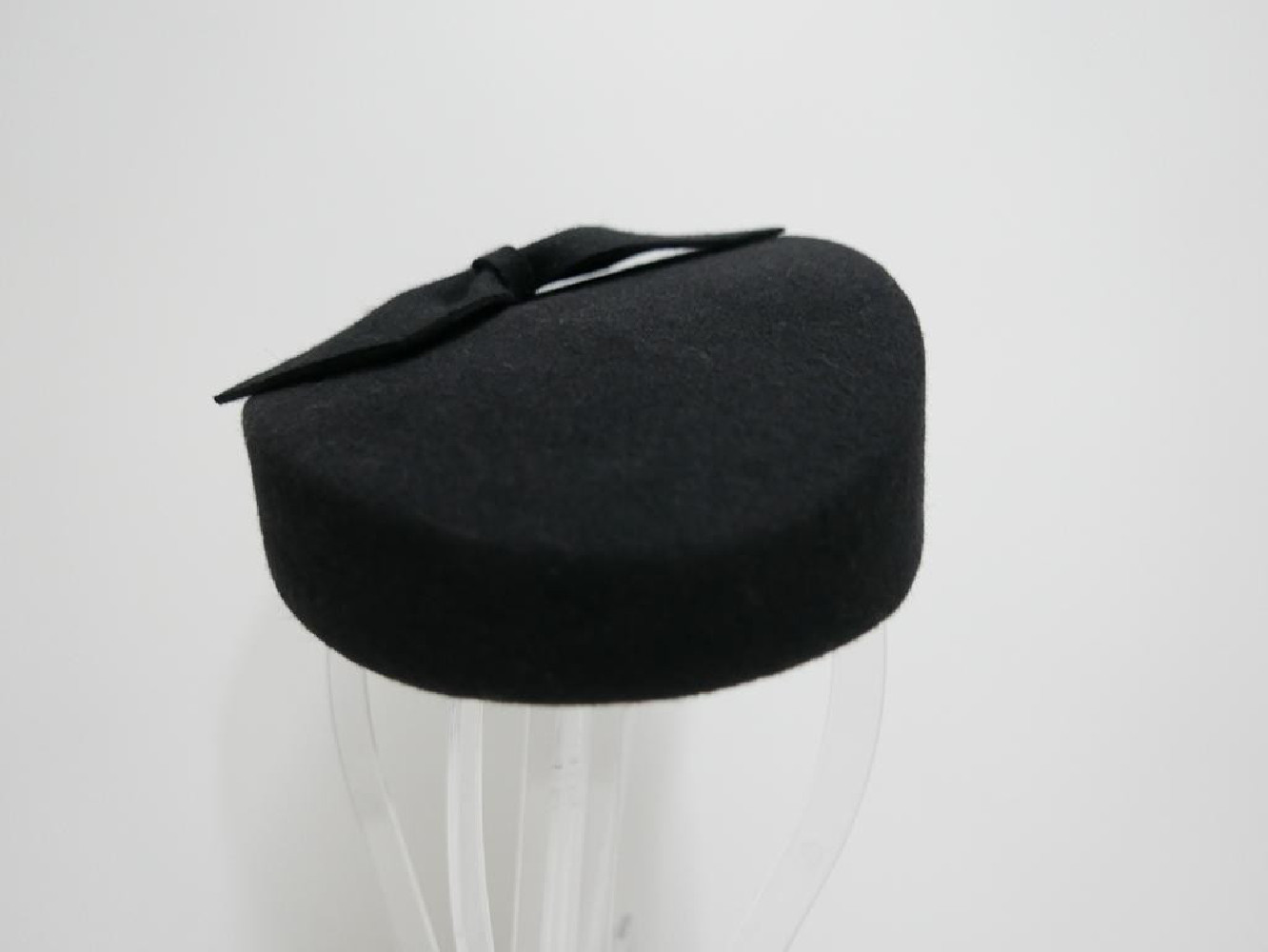 Dita - czarny toczek filcowy